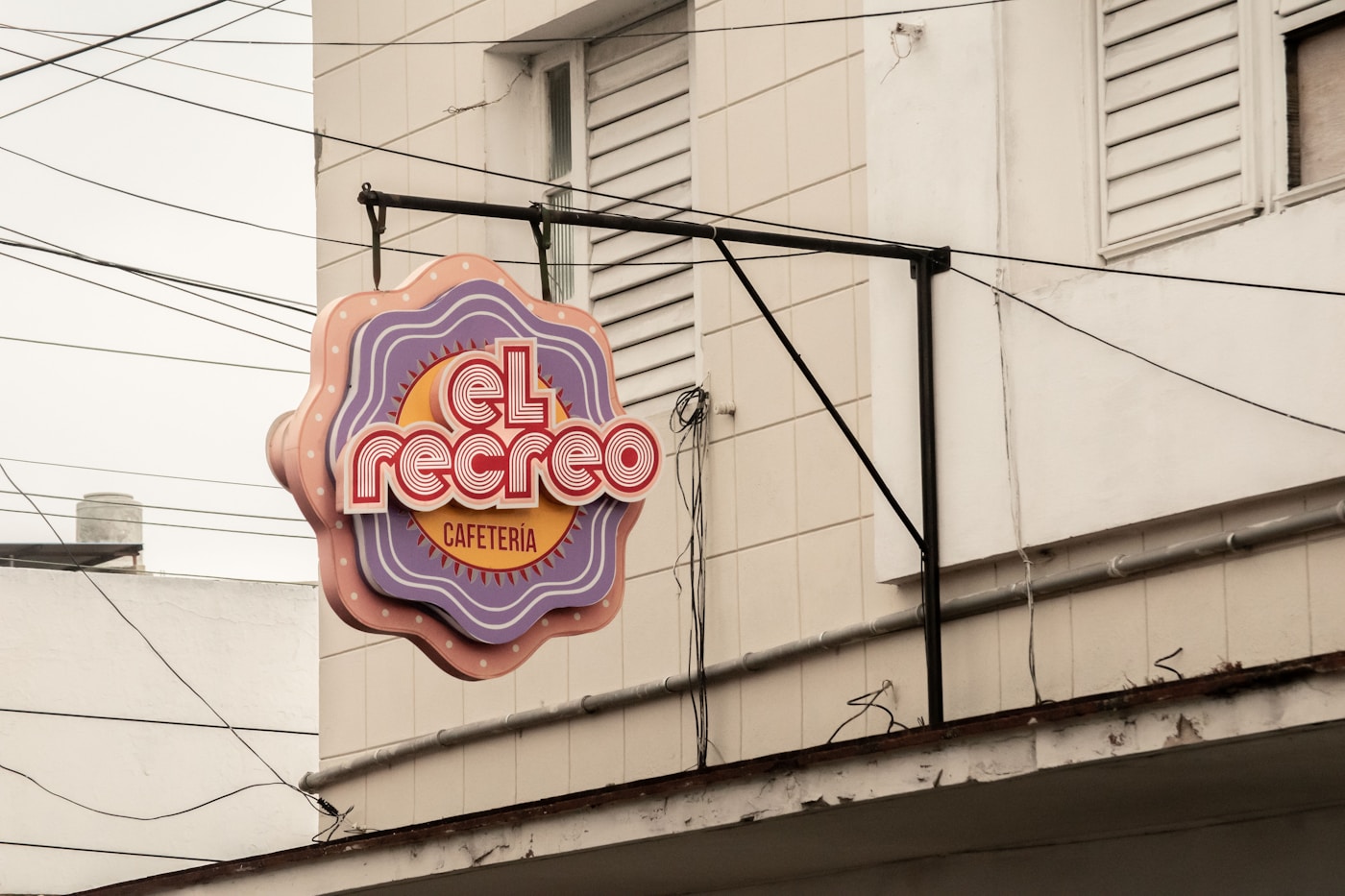 Rótulo exterior en fachada — publicidad y señalética gran formato BCN
